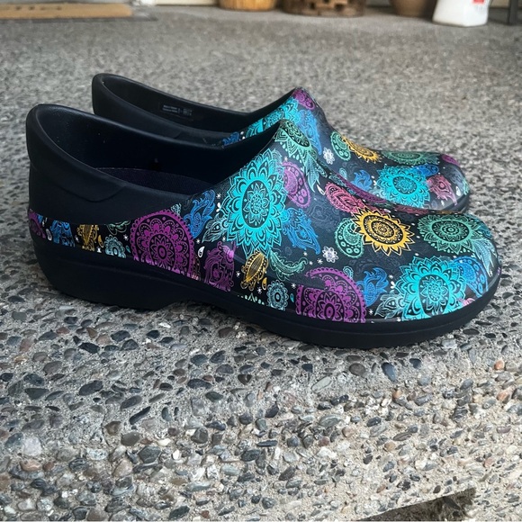 Crocs Clogs Dual Comfort Neria Pro II Women 11 Slip On Paisley Sunburst NWOT - Picture 1 of 10